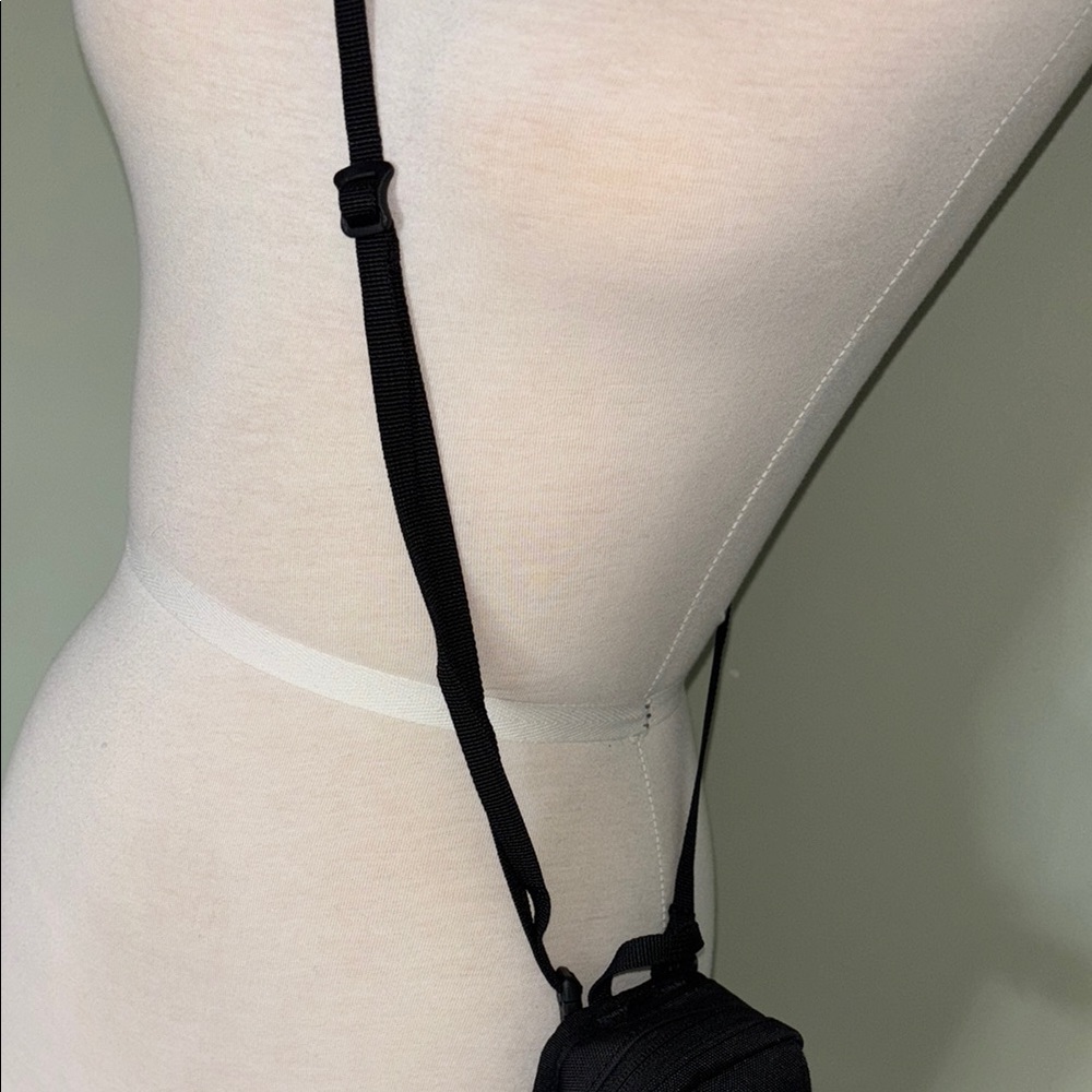 Herschel Supply Company Black adjustable strap Crossbody Bag - Picture 8 of 11